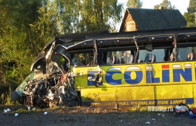 9 жертв в столкновении двух автобусов