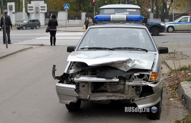 В центре Липецка автоледи врезалась в машину полиции