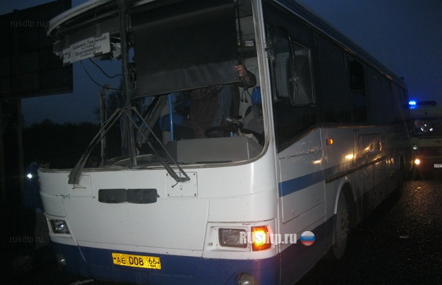 Авария автобуса и грузовика Авария автобуса и грузовика