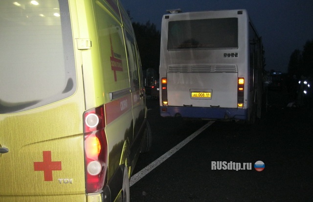 Авария автобуса и грузовика Авария автобуса и грузовика