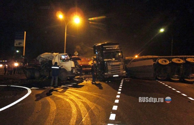 Столкновение грузовиков на трассе М10 «Россия»