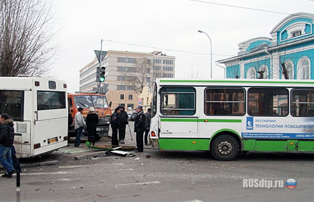 Авария с участием двух пассажирских автобусов