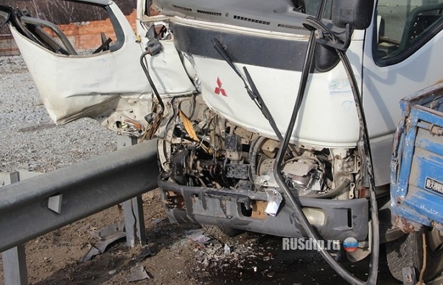 Под Владивостоком столкнулись два грузовика