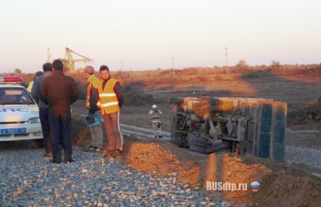 «Тойота» врезалась в КАМАЗ под Астраханью