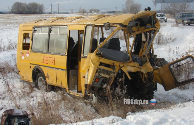 В ДТП со школьным автобусом под Тайшетом погибли два человека