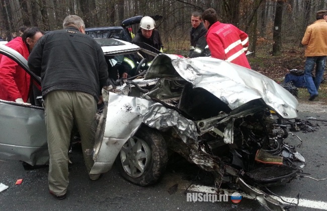 Лобовое столкновение Ford и Mercedes