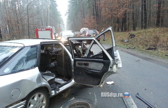 Лобовое столкновение Ford и Mercedes