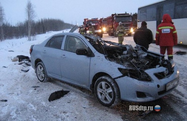 КамАЗ распорол легковушку (18+)