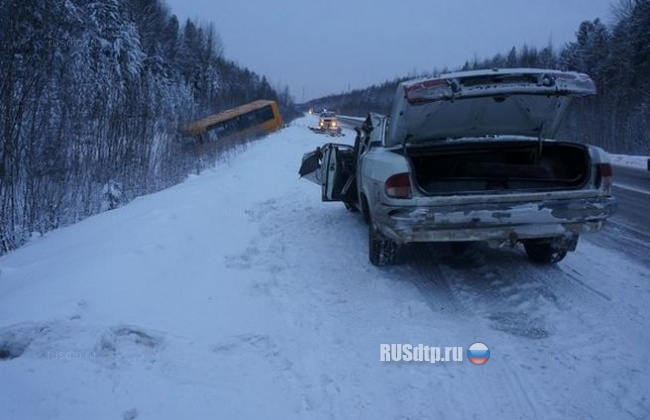 «Волга» протаранила автобус &#8212; двое погибших