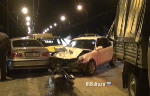 На Ленинградском мосту столкнулись 4 автомобиля