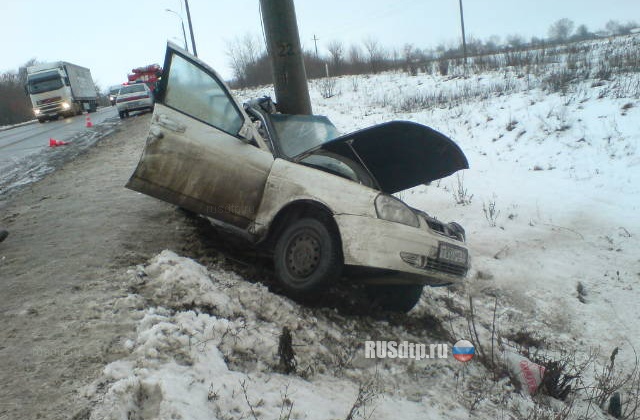 Приора въехала в столб