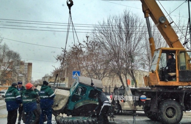 В Тюмени столкнулись трактор и Тойота