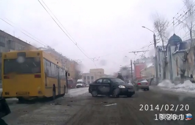 Чуть не сбил Чуть не сбил