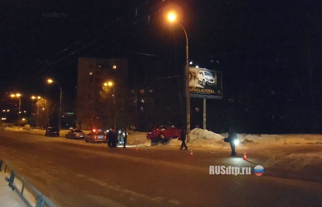 В Екатеринбурге двое мужчин, отмечая 23 февраля, попали в смертельное ДТП