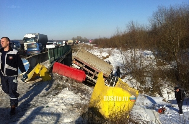 В жуткой аварии под Краснодаром погиб водитель грузовика