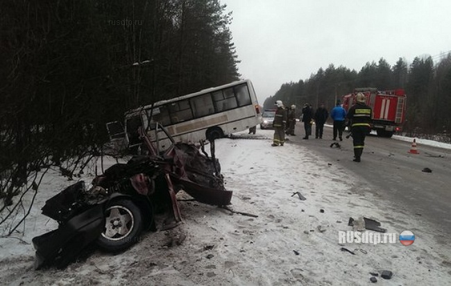 В Гатчинском районе разорвало ВАЗ