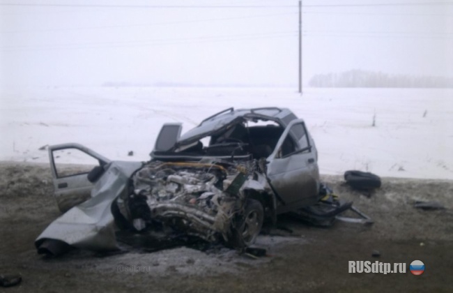 На трассе М5 столкнулись ВАЗ и фура