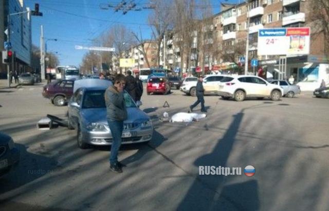 В Ростове-на-Дону автомобиль сбил пешехода (видеорегистратор)