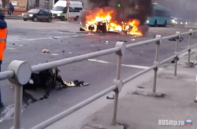 Ferrari 360 Spider выгорел дотла после ДТП в Москве (фото, видео)