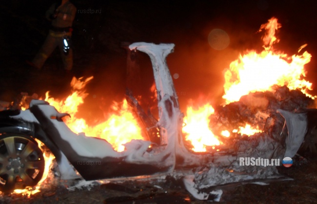 «Audi A8» сгорел после ДТП в Ярославской области