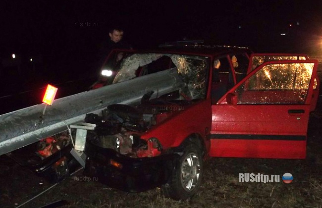 Отбойник прошил машину