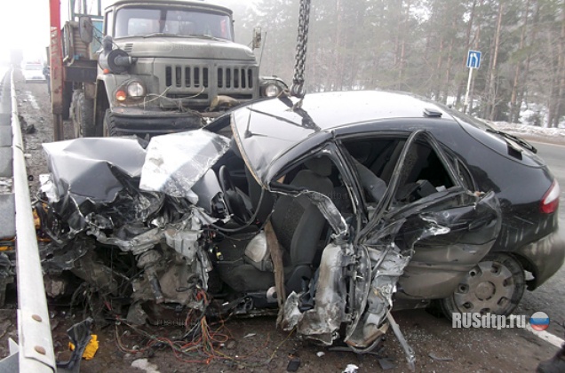 В Удмуртии при столкновении с тягачом погиб водитель легковушки