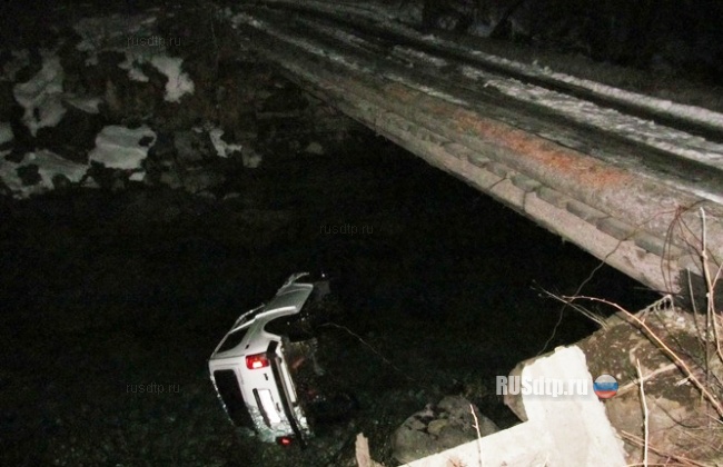 «Нива» упала с моста в Карачаево-Черкессии. Погибли 2 человека