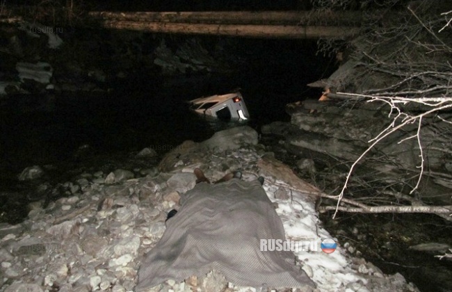 «Нива» упала с моста в Карачаево-Черкессии. Погибли 2 человека
