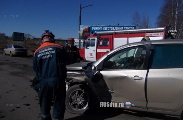 В Ярославле столкнулись ВАЗ и Тойота