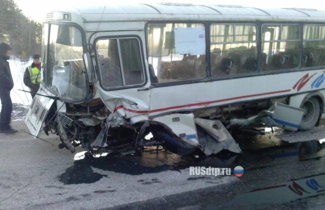 Легковушка столкнулась с автобусом под Соликамском