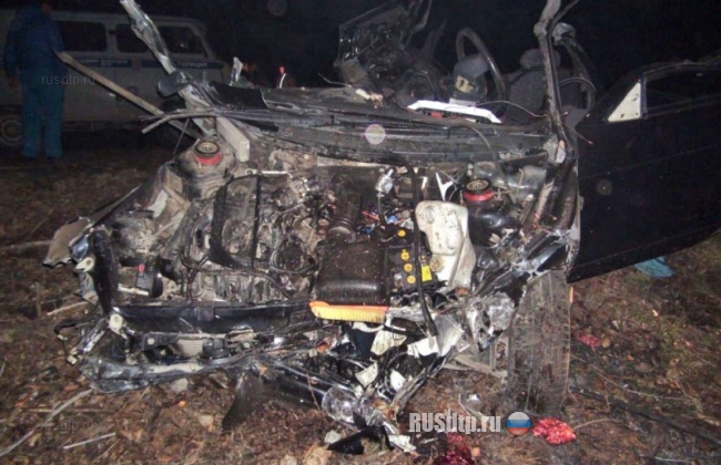 Четверо погибли при столкновении с деревом в Карачаево-Черкесии (фото)