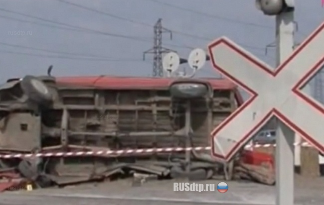В Павлодарской области столкнулись микроавтобус и тепловоз