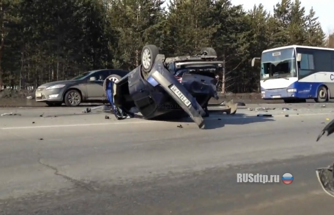 Под Сургутом из-за лихача столкнулись 6 автомобилей (фото, видео)