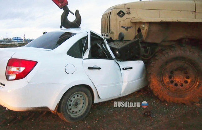 Двое погибли при столкновении с автокраном в Самарской области