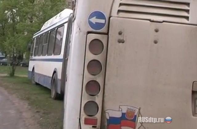 8-летний мальчик угнал автобус в Великом Новгороде