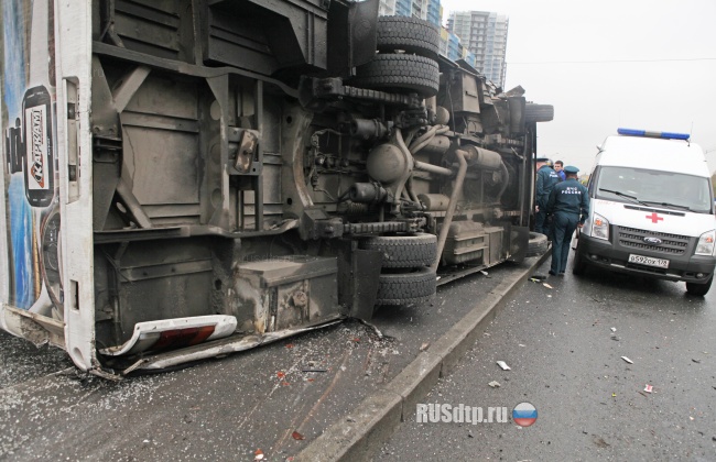 В Петербурге в ДТП с маршруткой погиб 1 человек (фото, видео)
