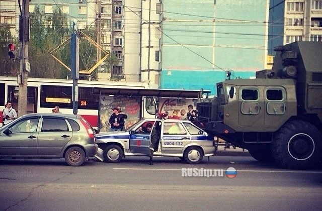 В Самаре машина ДПС столкнулась с боевой машиной