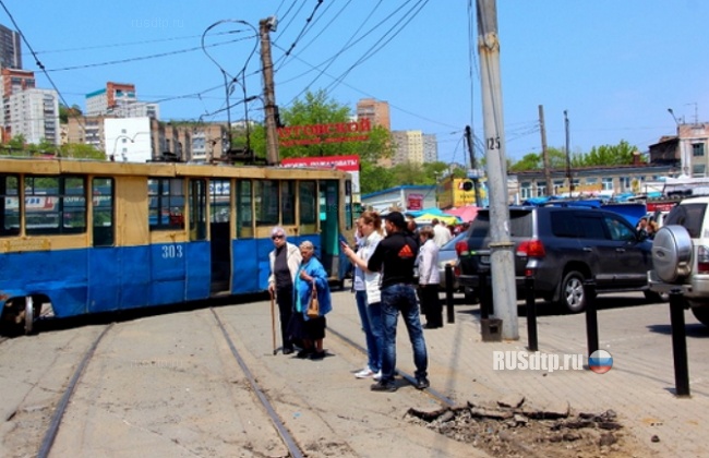 Во Владивостоке трамвай отрезал мужчине ноги
