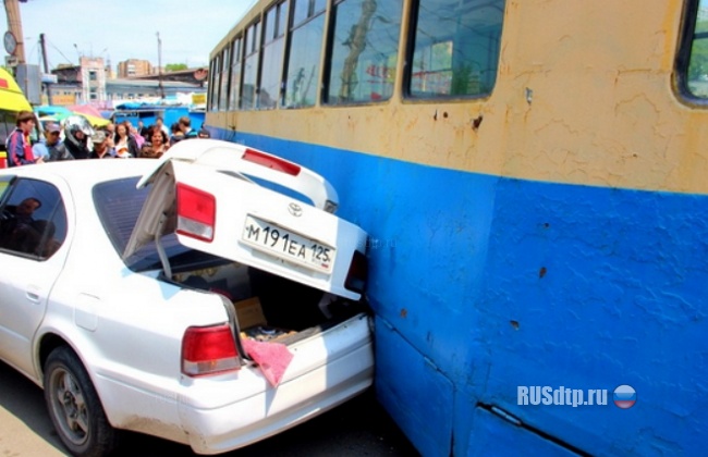 Во Владивостоке трамвай отрезал мужчине ноги