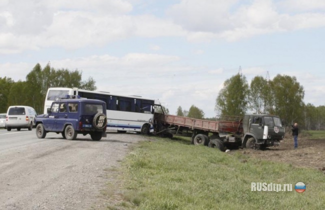 В Новосибирской области женщина спровоцировала аварию с автобусом
