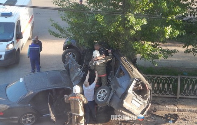В Екатеринбурге столкнулись Mercedes и Derways