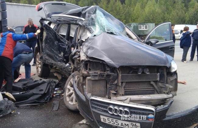 Семья на «Audi Q7» разбилась на Серовском тракте