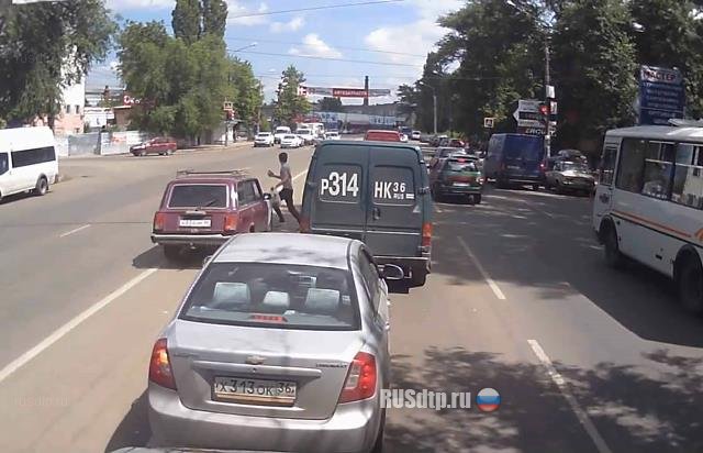 В Воронеже ВАЗ-2104 сбил пешехода