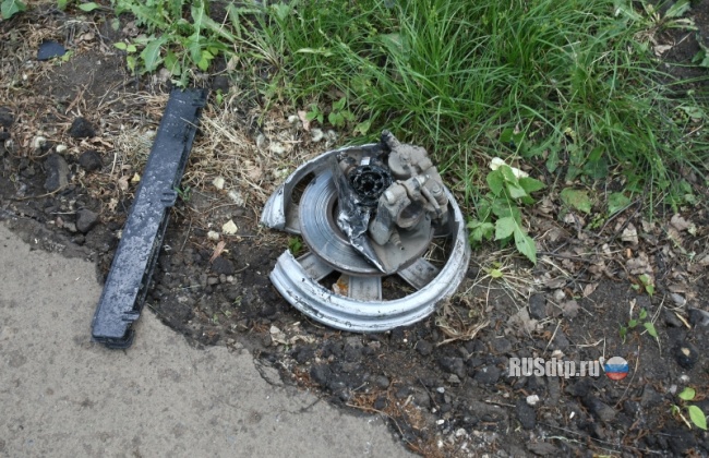 В Саранске в результате ДТП «Фольксваген» разорвало на части
