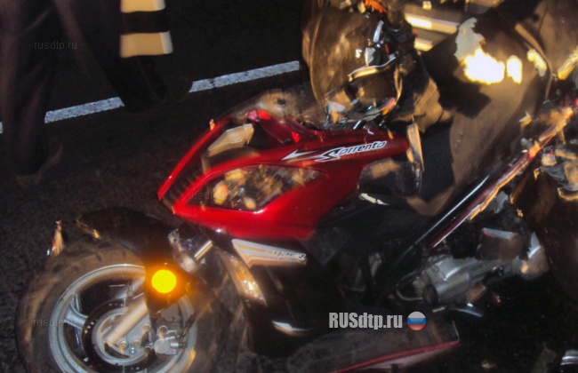В Чувашии водитель «Инфинити» протаранил скутер и сбежал с места ДТП
