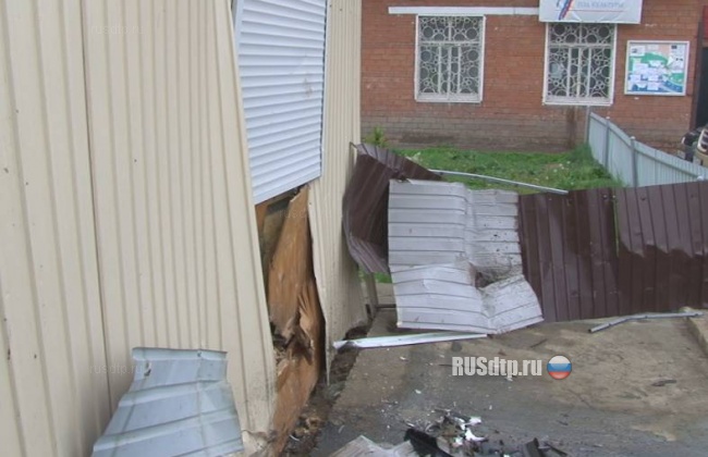 В Иркутской области женщина напала на здание администрации