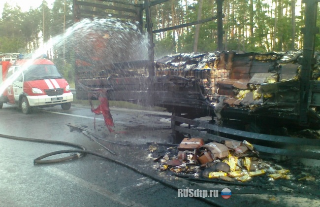 Под Киевом сгорел грузовик с 15 тоннами майонеза