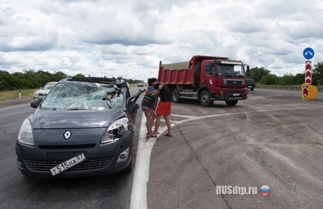 В Воронежской области грузовик столкнулся с двумя легковушками