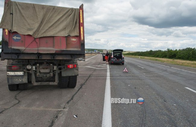 В Воронежской области грузовик столкнулся с двумя легковушками