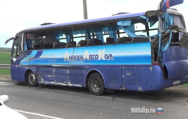 В Иркутской области при столкновении грузовика и автобуса погибли 3 человека